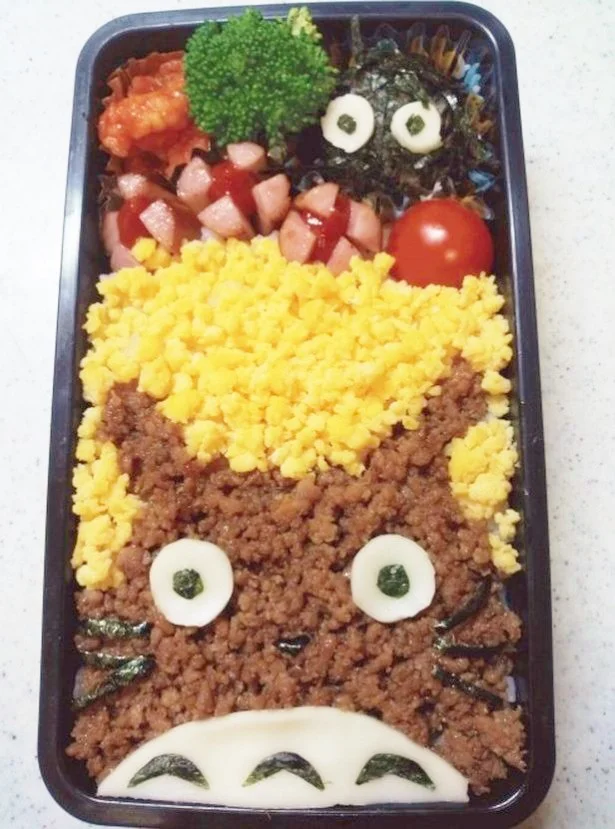 【キャラ弁】特別なグッズ不要、2色そぼろで簡単手作り「トトロ弁当」
