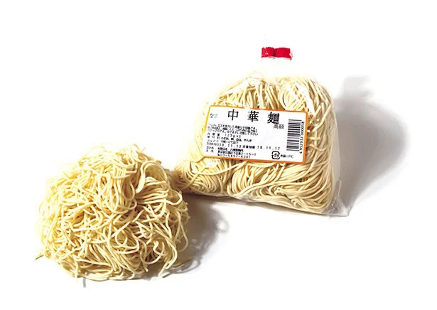 【写真を見る】八幡製麺所の「中華麺」。125g× 2  160円