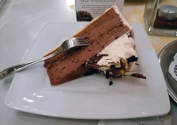 ドイツはケーキにフォークを刺して提供するのが当たり前 海外の驚きの食事風景 レタスクラブ