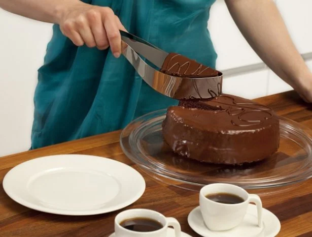 もうこれで、ケーキの切り分けに失敗しない！　フィンランド発のスタイリッシュなケーキサーバー