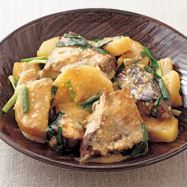 【旬レシピ】風味・コク・食感すべて◎！のご飯にぴったりおかず「ぶりと長いものごまみそ煮」