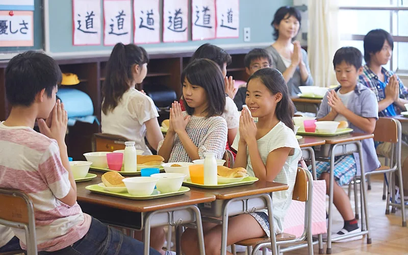 給食は1日に必要な食事量の1/3が摂れるように計算されている