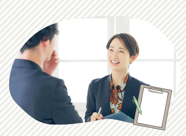 インタビューをしている女性の画像