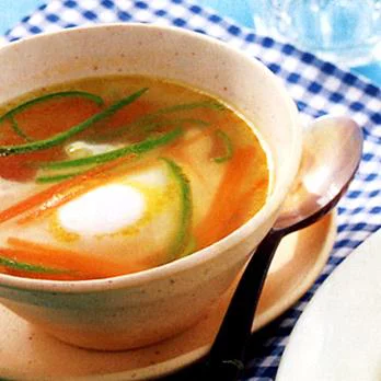 にんじんとピーマンの卵スープ