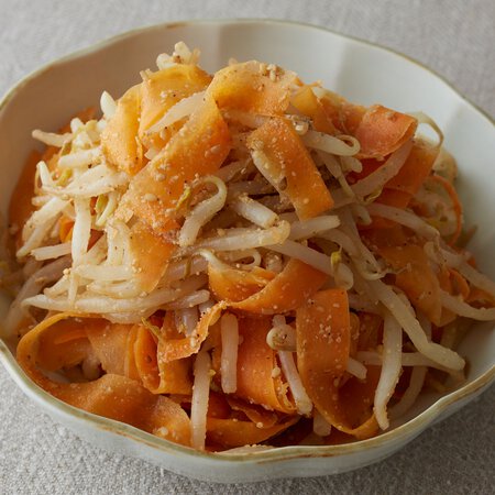 ピーラーにんじんともやしのごまあえ By重信初江さんの料理レシピ プロのレシピならレタスクラブ