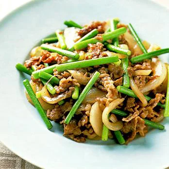 牛バラ肉とにんにくの茎のオイスター炒め