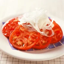 トマトとさらし玉ねぎのサラダ