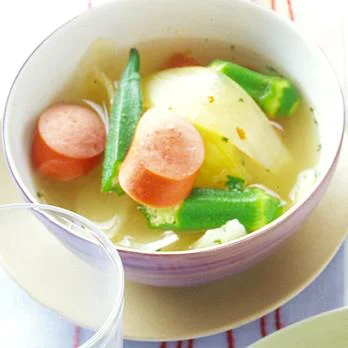 ソーセージと夏野菜のピリ辛スープ煮