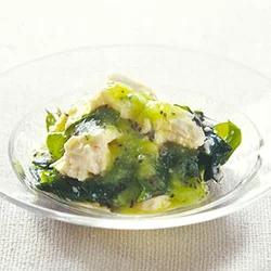 豆腐とわかめのキーウィドレッシング