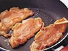 強めの中火で焦がさないように焼く