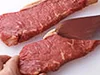 牛肉は筋を切り焼く直前に塩、こしょうする