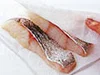 粉がきれいにつくように、しっかり水けをふく