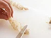 腹側に切り目を入れると揚げたときにまっすぐに