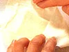 平らな形になるように包むと揚げやすい