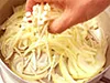 えのきたけを入れてうまみを加える