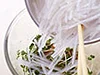 糸寒天は吸収がいいので、あとから加えてあえるようにすると、味が全体になじむ。