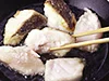 炒め揚げにしてから煮ることで、うまみが閉じ込められる