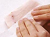 かじきの水分をペーパータオルでふき取ることで、臭みが取れる。
