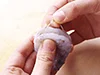 えびは背開きにすると、背わたを手で引き出せて除きやすい。加熱したときに開いて味もからみやすくなる。
