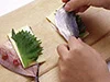 下ごしらえずみの開いてあるあじを使い、右半分にチーズと青じそ、左半分に梅肉をのせて折りたたむ。