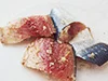 さばに塩、こしょうをしてから、にんにくをすり込むと、臭みが抜け、トマトソースにもにんにくの味が出る。