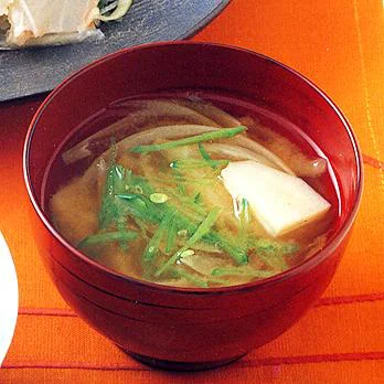 玉ねぎとじゃがいものみそ汁