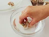 さっと水にくぐらせるとしっとり仕上がる