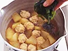 わかめは煮すぎると色も食感も悪くなるので仕上げに加える