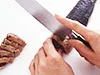 刃の根元の部分を当て手前にひくようにして切る
