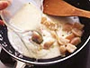 帆立は火を通しすぎるとかたくなる。帆立はさっと炒めて油がまわったところで合わせ調味料を加えてひと煮立ちさせるとよい。