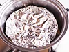 落しぶたをすることでとり肉にも味がしみる