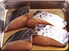 時々返しながら下味の調味料に漬け込む