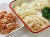 野菜はすぐに炒められるようにすべて切って分けておく