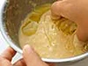 箸では混ざりにくいので手で混ぜる