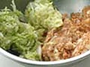 肉だねをよく練り混ぜてからキャベツを加える