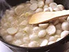 焦げないように混ぜながら炒める