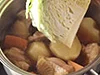 キャベツは火の通りが早いので少しあとから加える