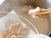 やわらかい食感を残しつつ色が変わるまで火を通すこと