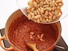 トマトソースでゆっくり煮込み味をよく含ませて