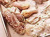ココナッツミルクで粉がつきやすくなり、ころもがカリカリに
