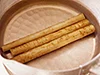 ご酢を加えた水でゆでて変色を防ぐ。水からゆでて。