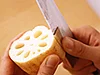 穴の形に沿ってカーブをつけながら縦に面取りをしていく