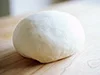 打ち粉は必要なし。少しこねるとツルンときれいに