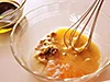 オリーブ油は少しずつ加えていくと全体がなじみやすい