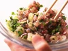 あじは切ったらたたかずに薬味野菜とざっくりと合わせる