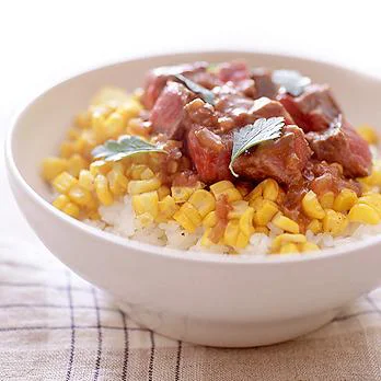 とうもろこしと牛肉のステーキ丼