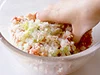 ゆでた白菜は刻んでからしっかりと水けを絞ってたねに加える