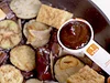 甜麺醤は濃度があるので加えたら混ぜて溶かす