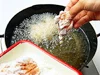 油の中では上下で温度が違うので途中返しながら