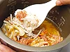 むらができないように混ぜるが、とり肉を混ぜすぎないようにさっくりと